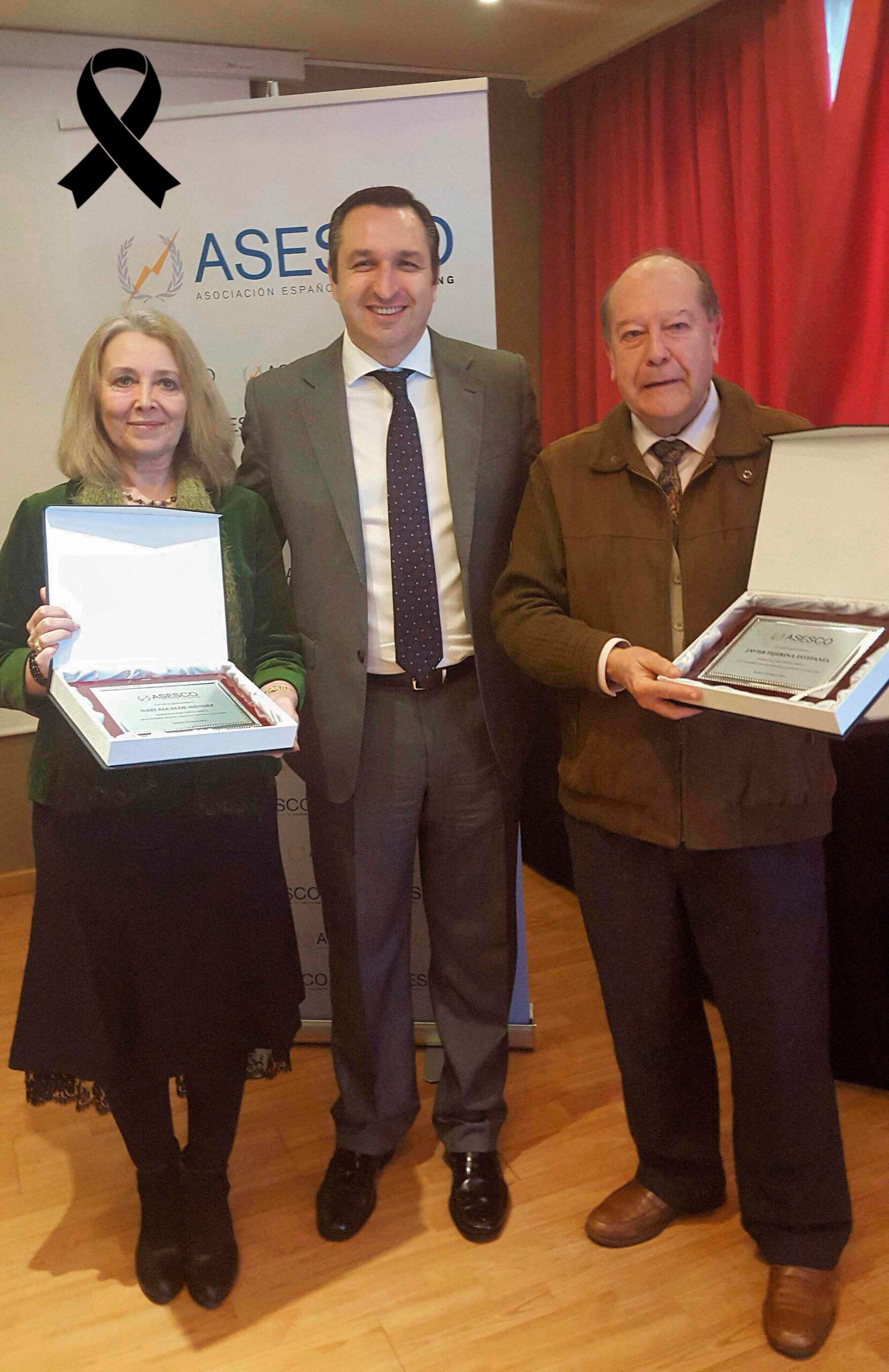 Nati, junto a Javier Tejerina, y José Miguel Gil, Presidente de ASESCO.